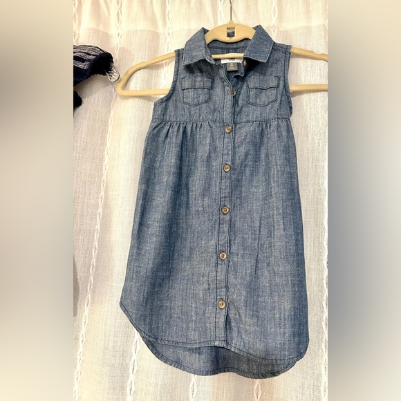 2 Old Navy 5T outfits. Navy & white romper and button up blue jeans dress - Picture 5 of 12